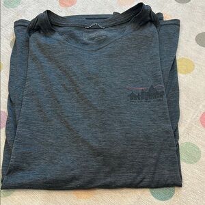 Patagonia Men's Gray Shirt